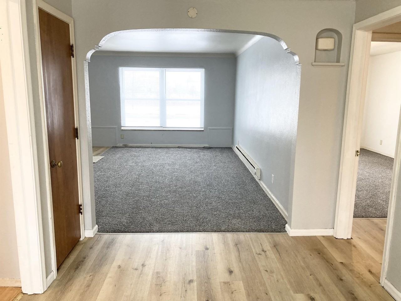 1372 North Cove Boulevard - Photo 3 of 11