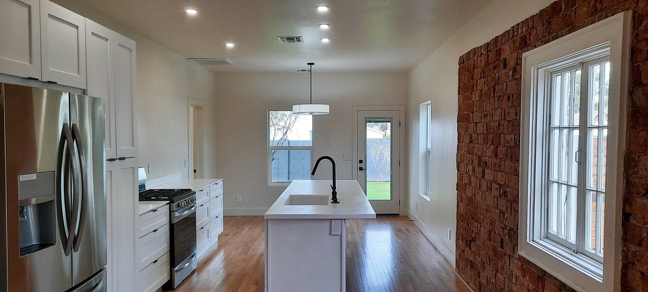 2234 N Evergreen St #MAIN - Photo 5 of 30