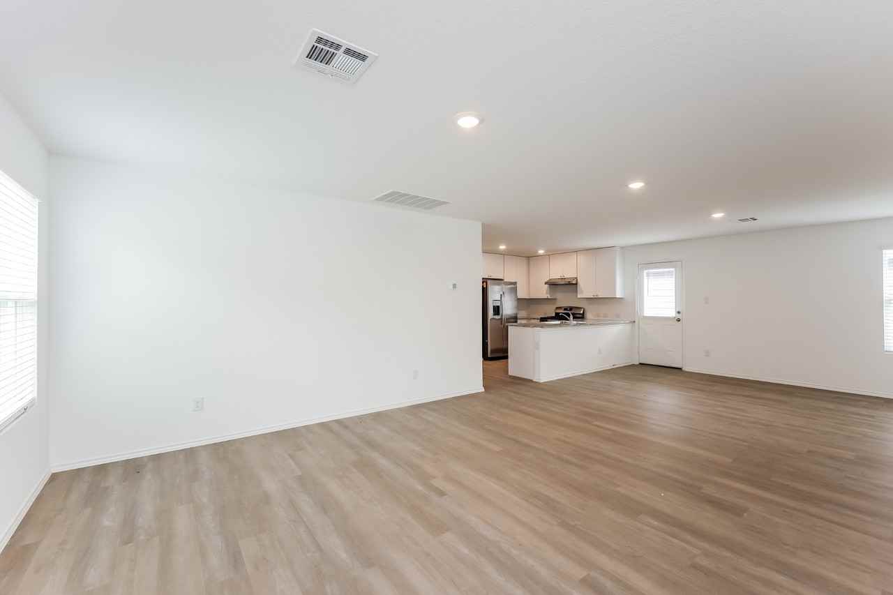 2915 2915 Ruby Xing - Photo 2 of 28