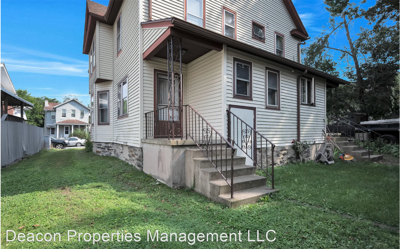 2045 Margaret Ave - Photo 3 of 22