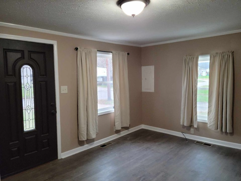 701 19th St - Photo 2 of 12