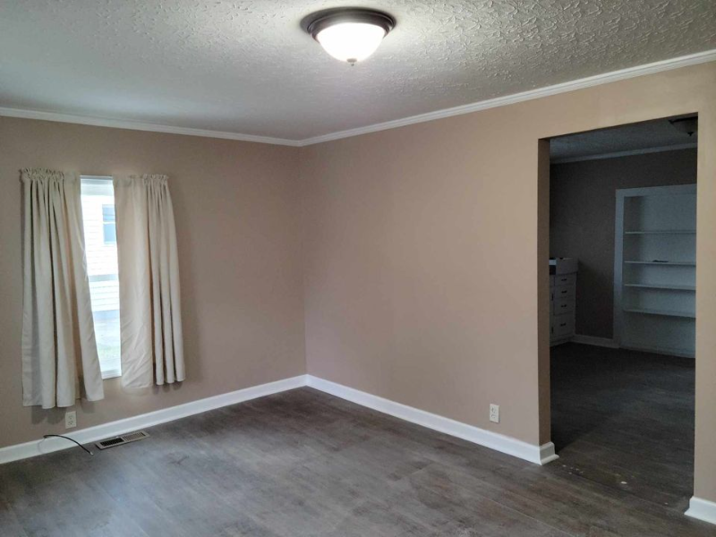 701 19th St - Photo 3 of 12