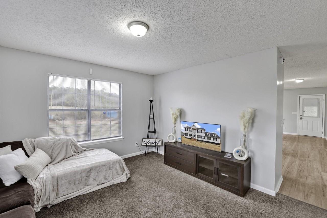 6105 County Rd 11 Apt E - Photo 2 of 4