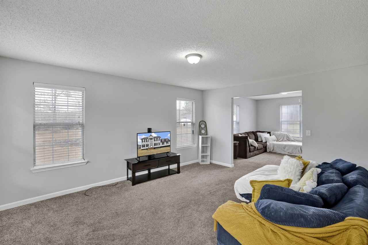 6105 County Rd 11 Apt E - Photo 3 of 4