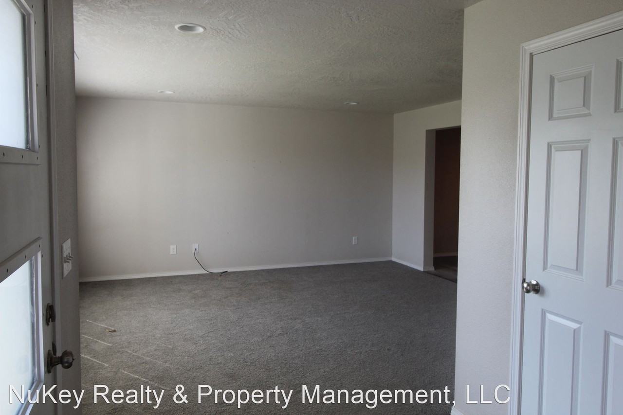 7811 N Five Mile Rd - Photo 3 of 26