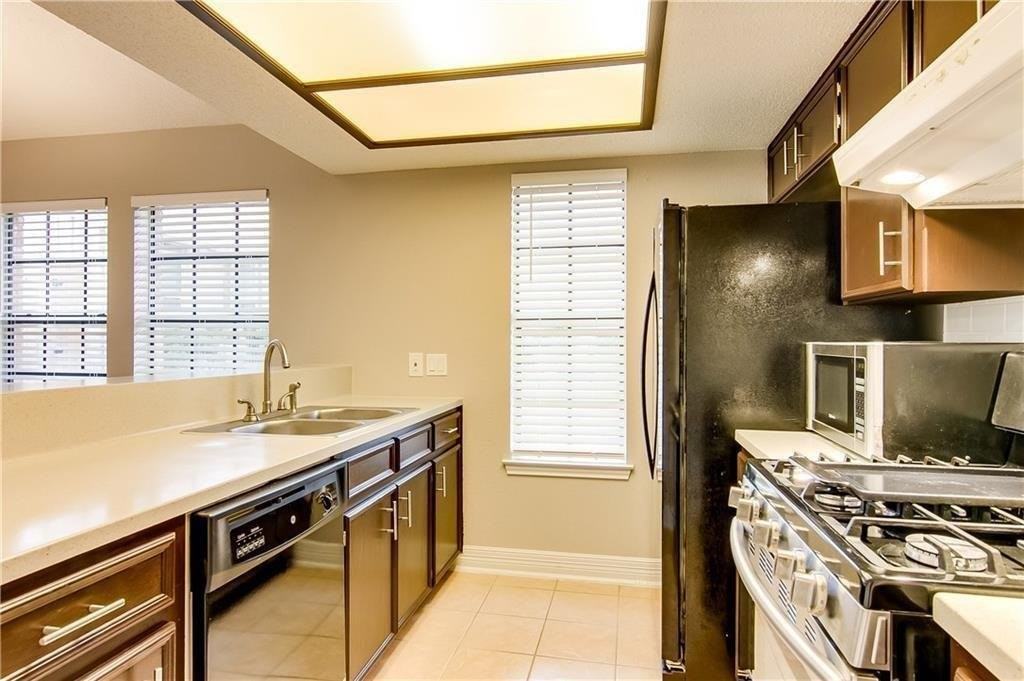 1143 Orchard Park Cir - Photo 3 of 8