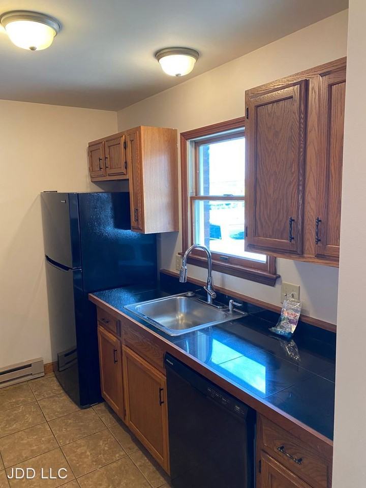 Seth Square - Photo 2 of 31