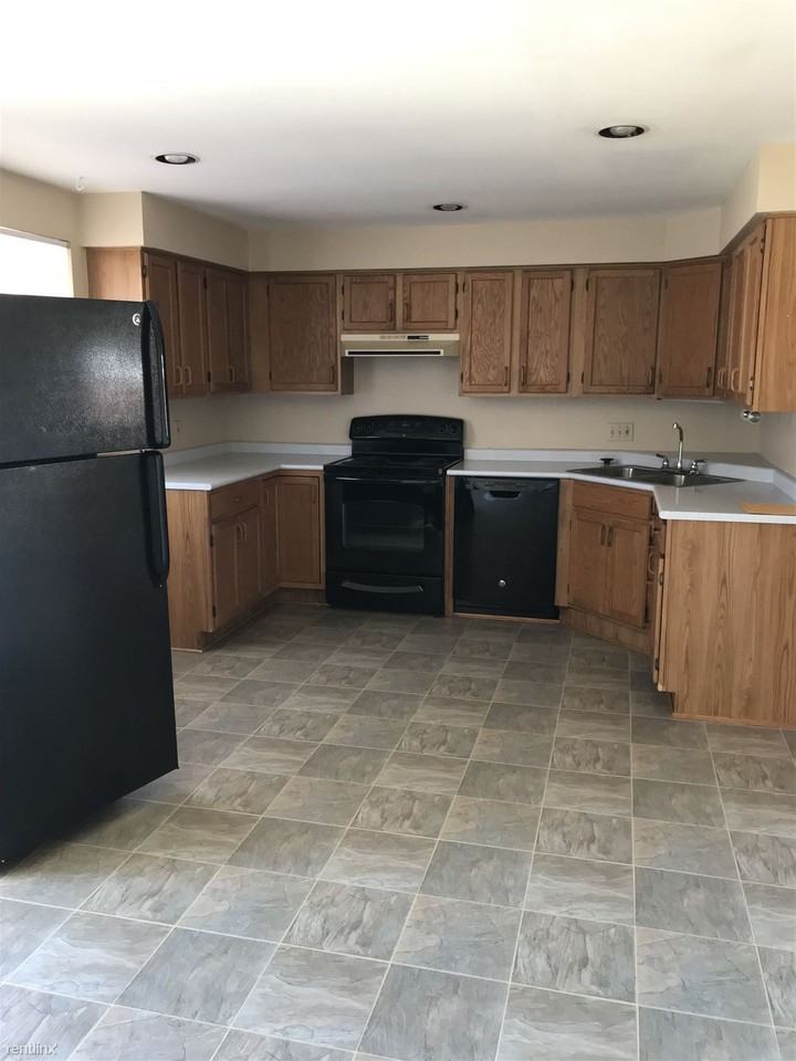 7028 Newbridge Dr - Photo 3 of 9