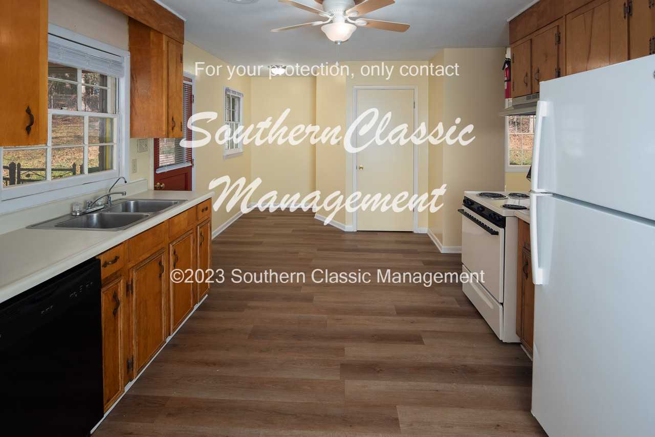 104 White Oak Ln Sw - Photo 3 of 17