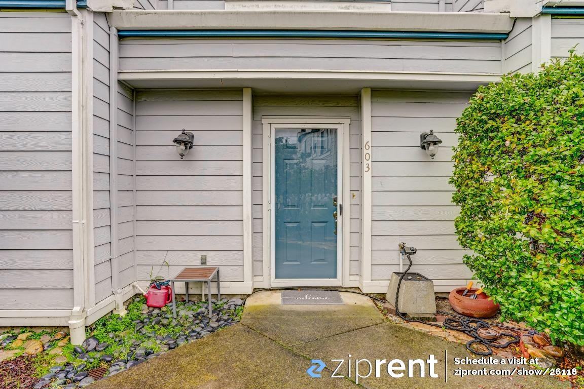 603 Commodore Dr - Photo 2 of 23