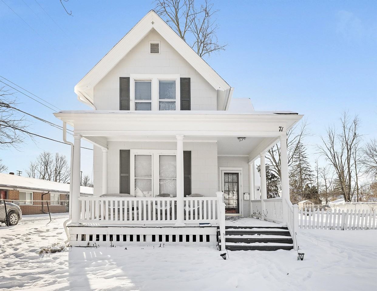 71 Grand Ave Uppr #2