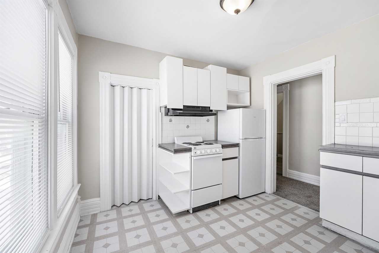 71 Grand Ave Uppr #2 - Photo 3 of 12