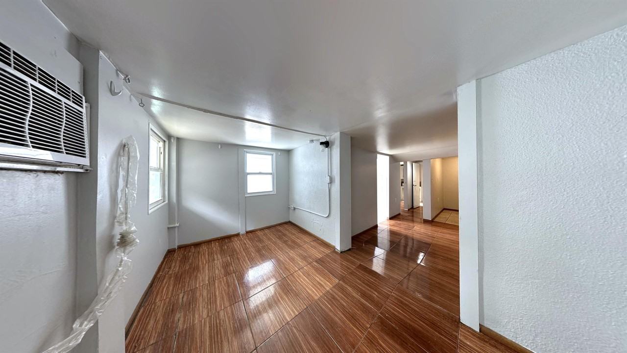 2611 41st Ave N #C - Photo 3 of 32