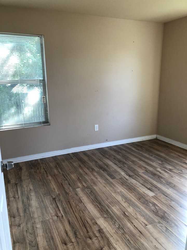 4727 Lurline St #1 - Photo 3 of 9