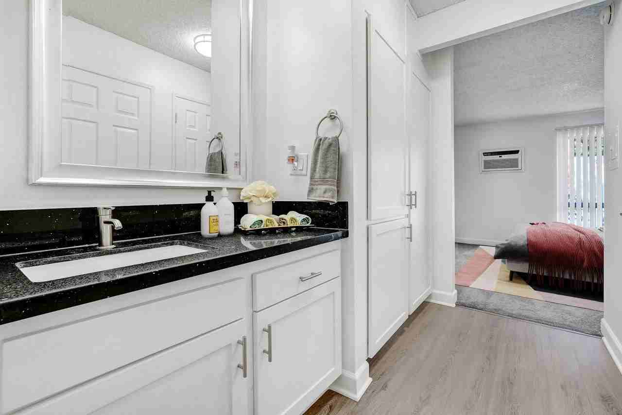 5830 Reseda Boulevard - Photo 7 of 72