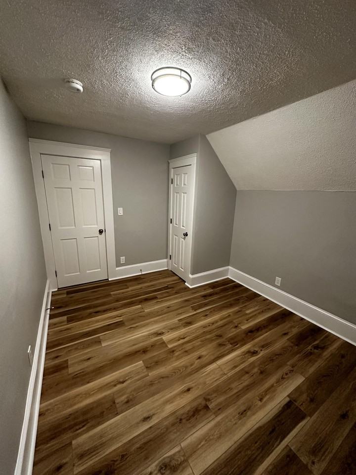 213 Pine St #3 - Photo 4 of 9