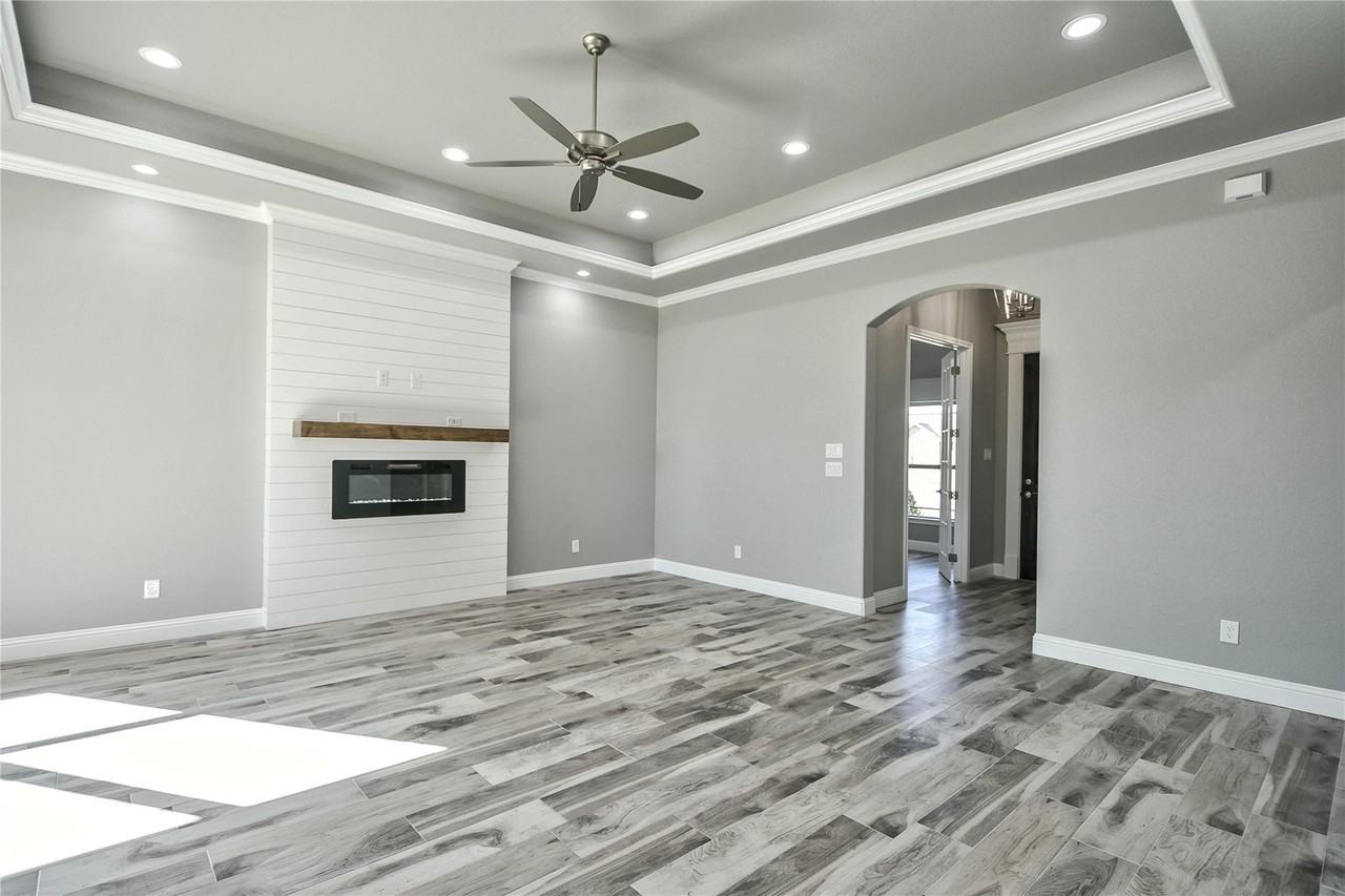 9139 Parkview Circle - Photo 3 of 8