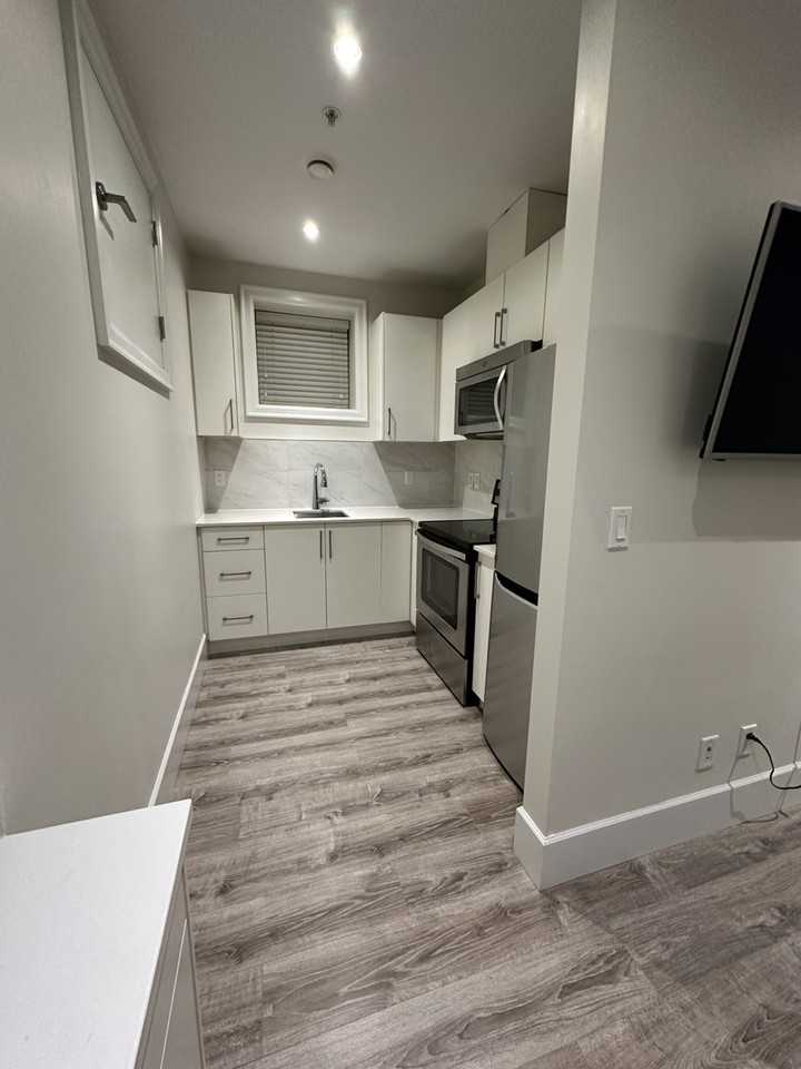 2889 East 41st Avenue - Photo 6 of 16