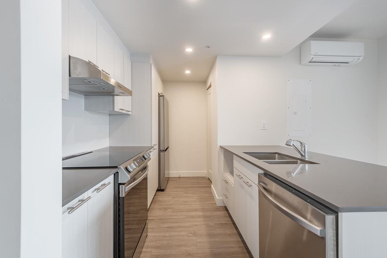 Rue Sherbrooke Est & Rue Jacques-Porlier ##205 — photo 1