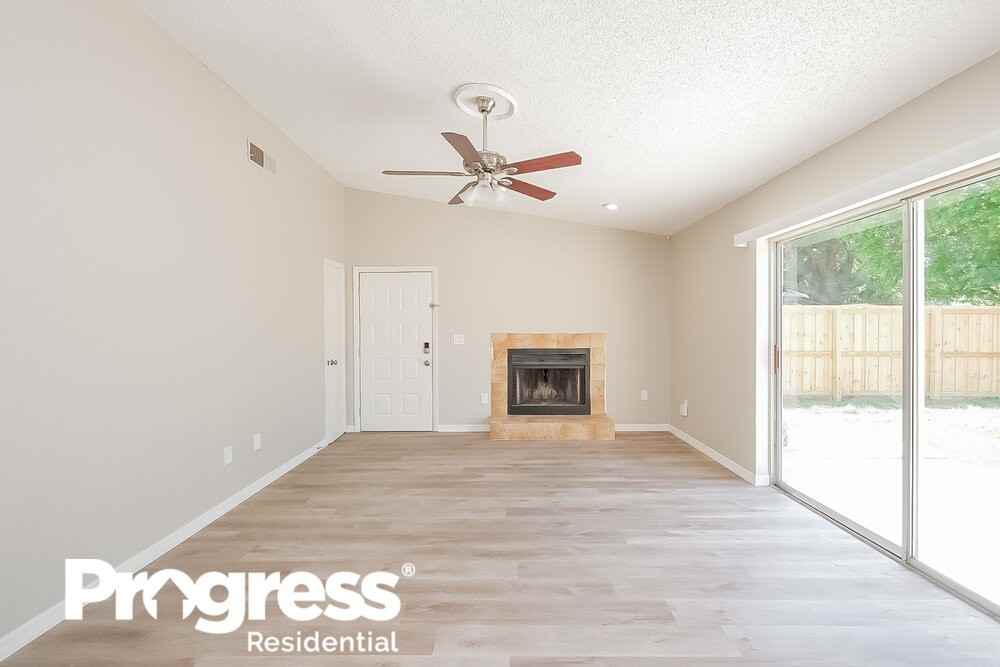 1205 Coolridge Dr - Photo 3 of 16