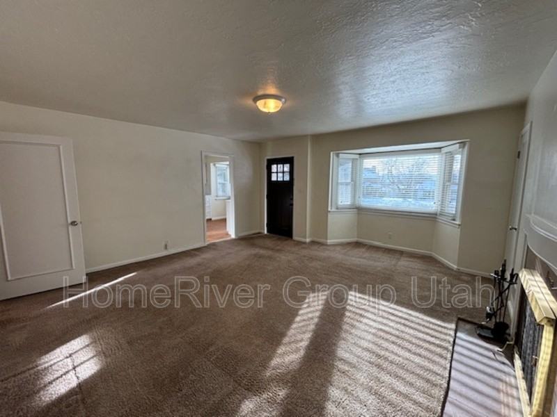 875 S Foothill Dr - Photo 3 of 16