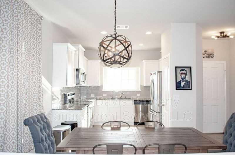 320 Craters Of The Moon Blvd - Photo 3 of 27