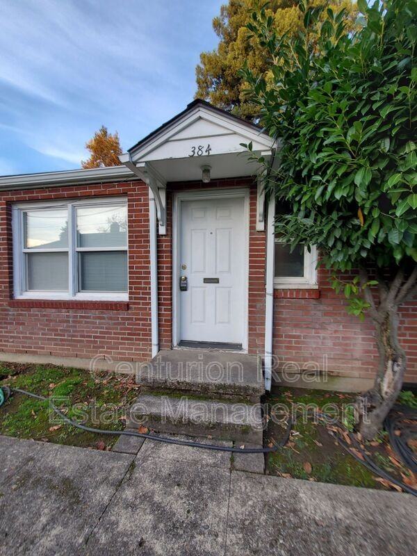 384 17th St Se - Photo 2 of 10