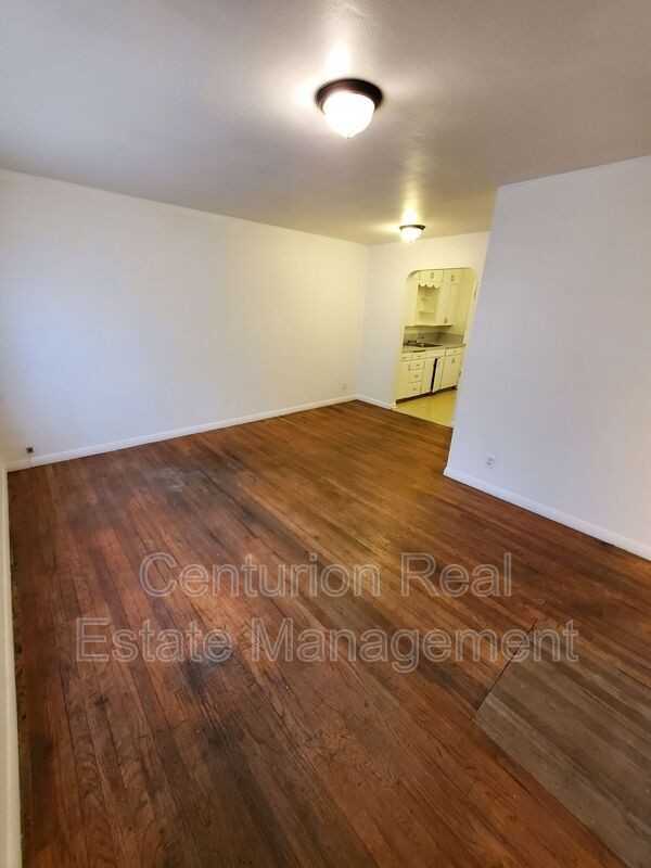 384 17th St Se - Photo 3 of 10