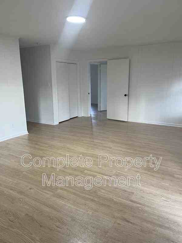 2818 Dowell Ave Sw - Photo 2 of 20