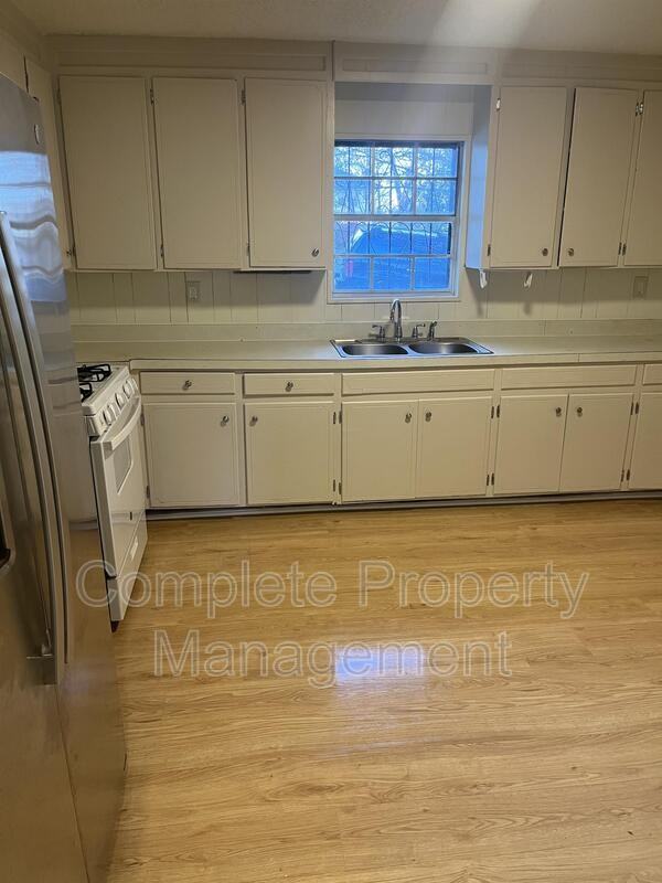 2818 Dowell Ave Sw - Photo 3 of 20