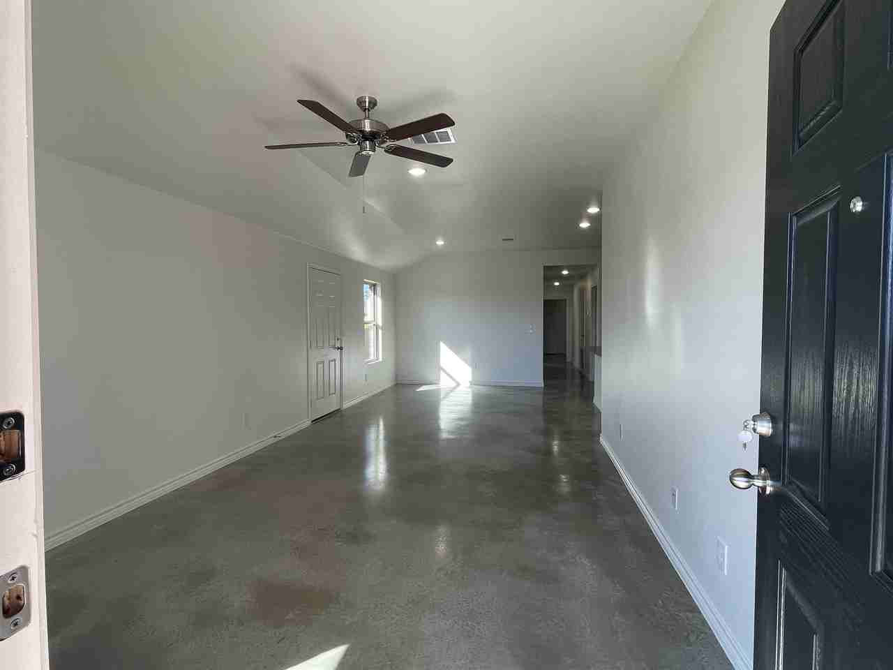 1816 Ponca Trace Unit B - Photo 2 of 39