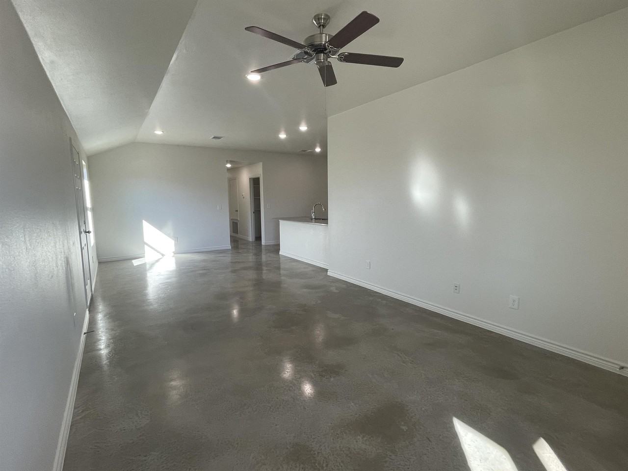 1816 Ponca Trace Unit B - Photo 3 of 39