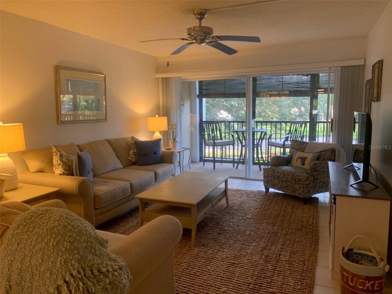 512 W Venice Ave #207 - Photo 5 of 18