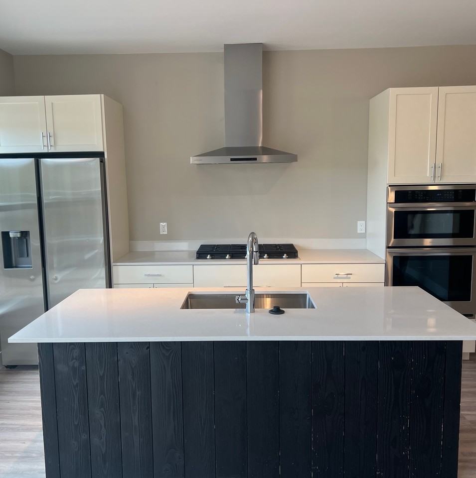 410 Broadway St #302 - Photo 3 of 3