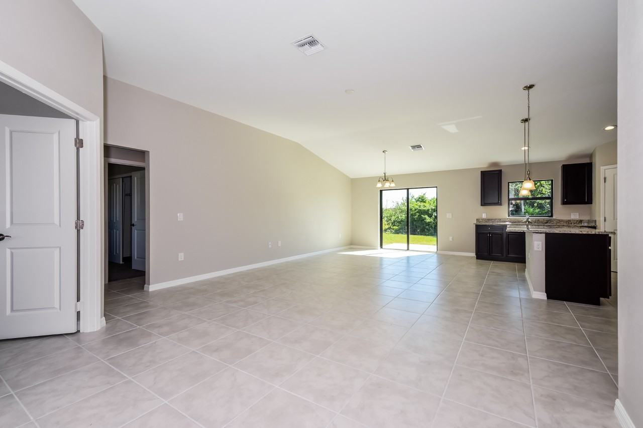 347 Pinehurst Ave - Photo 2 of 24