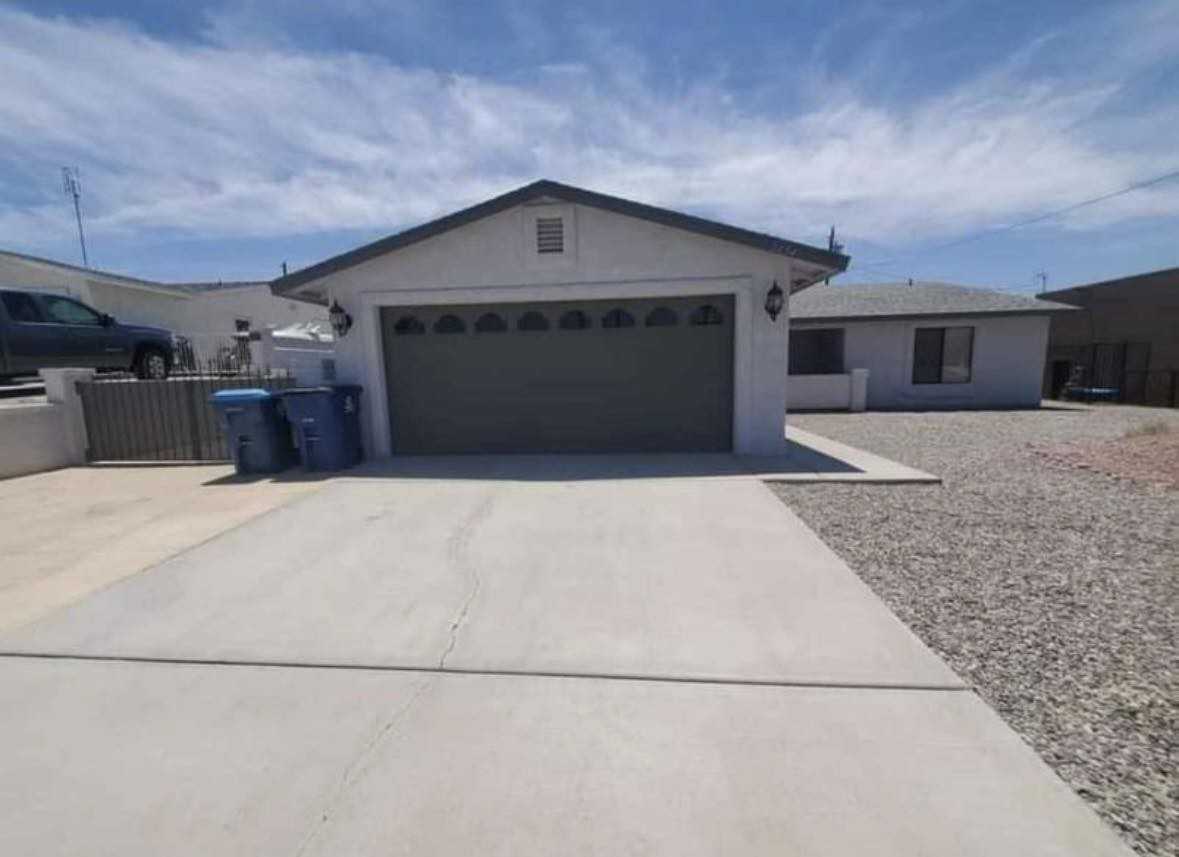 2454 Rainbow Avenue North - Photo 4 of 33