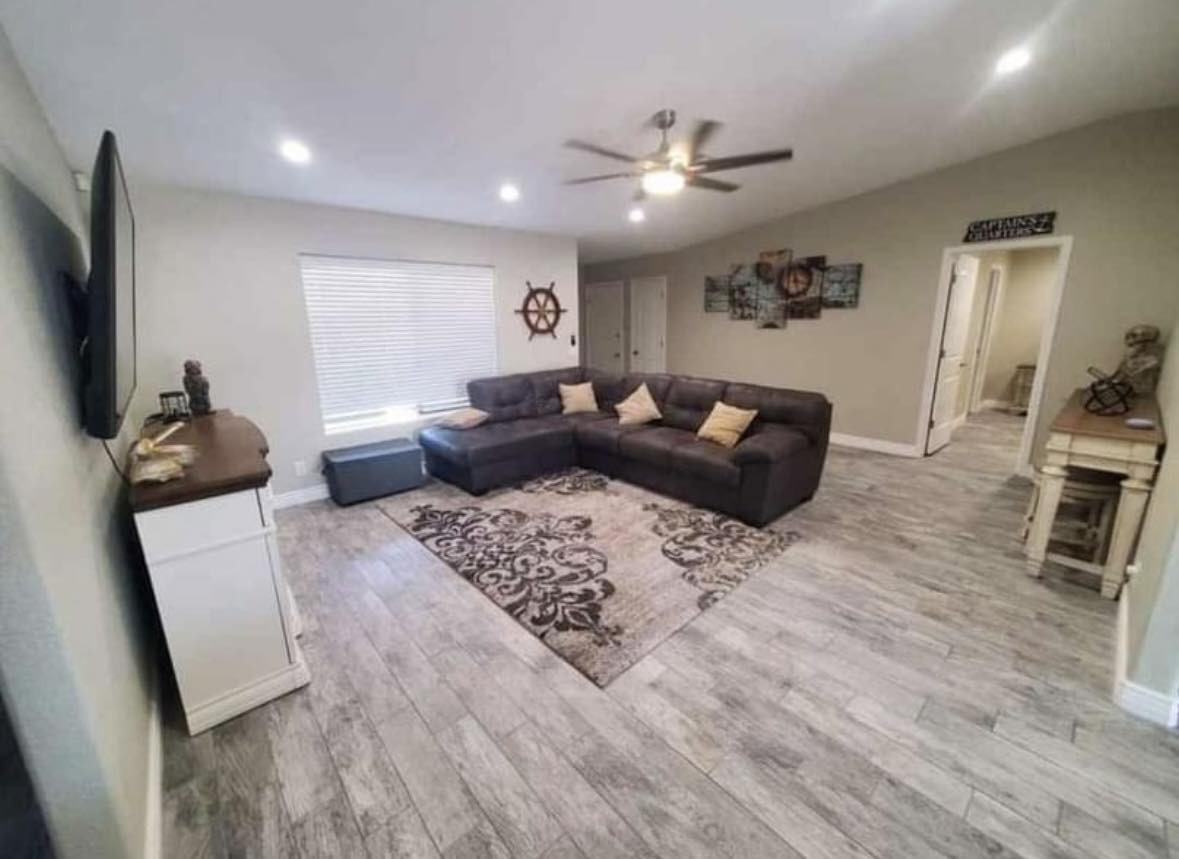 2454 Rainbow Avenue North - Photo 2 of 33