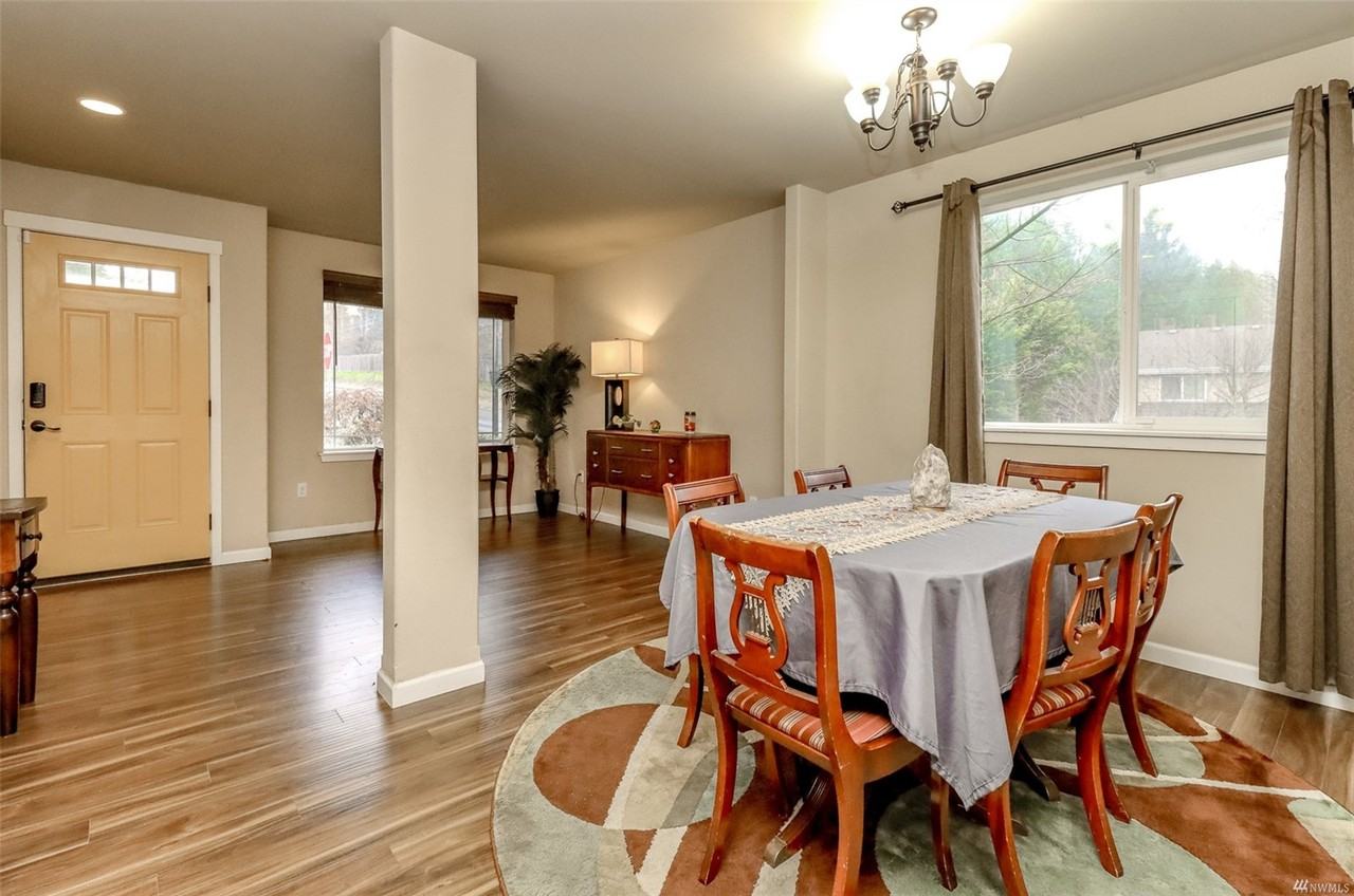 19205 87th Avenue Court East - Photo 2 of 10