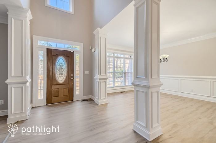 1130 Charleston Rdg - Photo 2 of 32