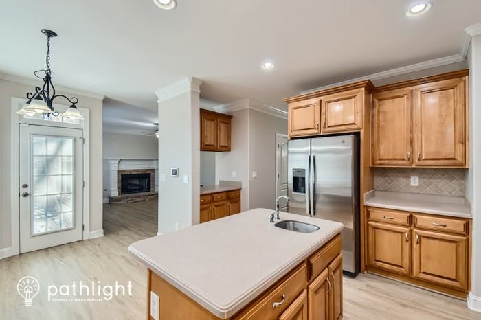 1130 Charleston Rdg - Photo 3 of 32
