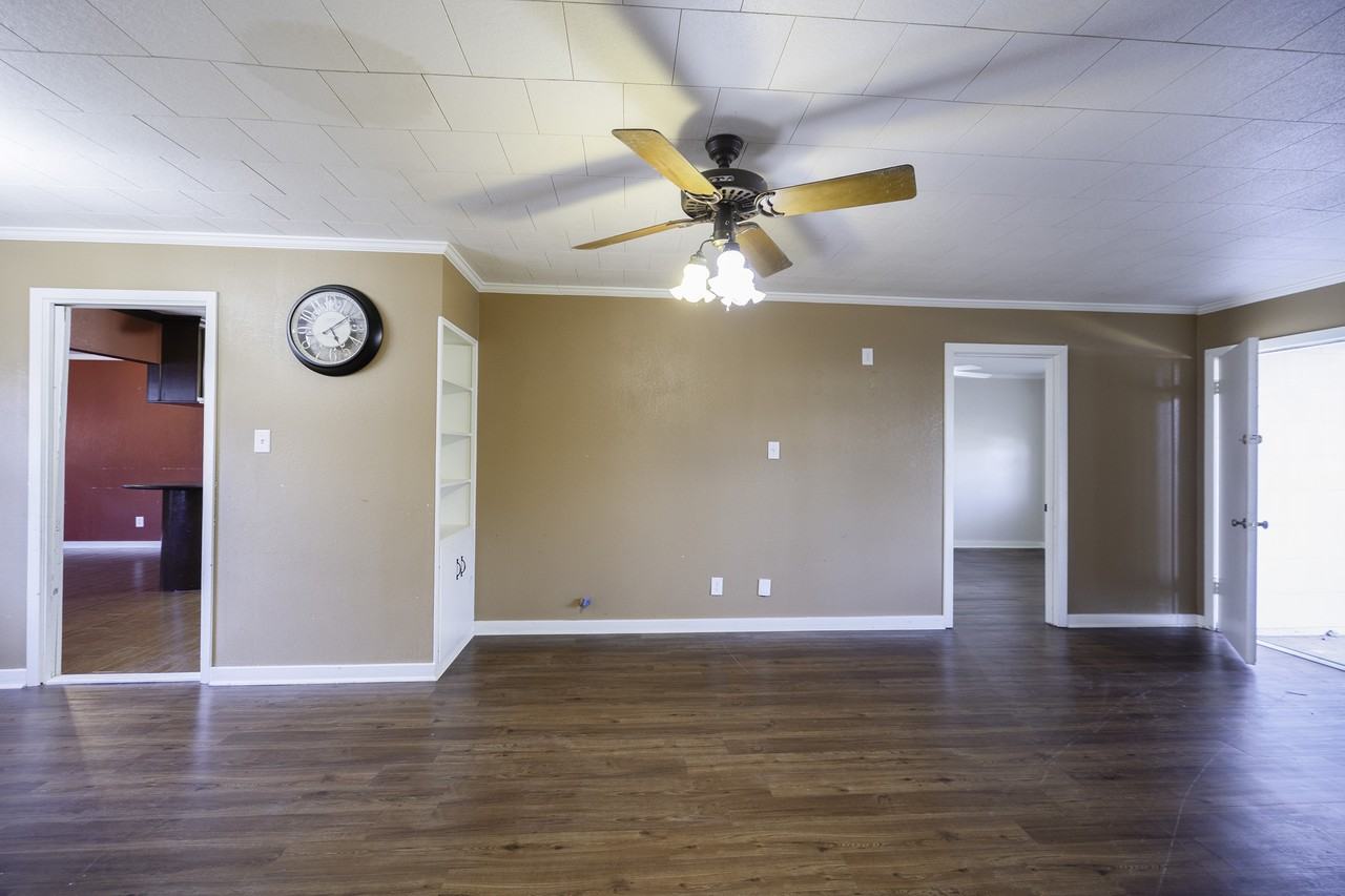 806 East Stone Street #1 - Photo 4 of 24