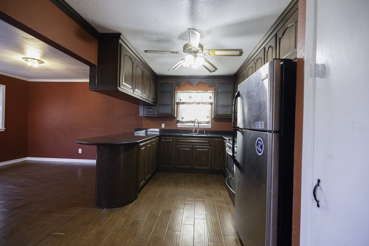 806 East Stone Street #1 - Photo 5 of 24