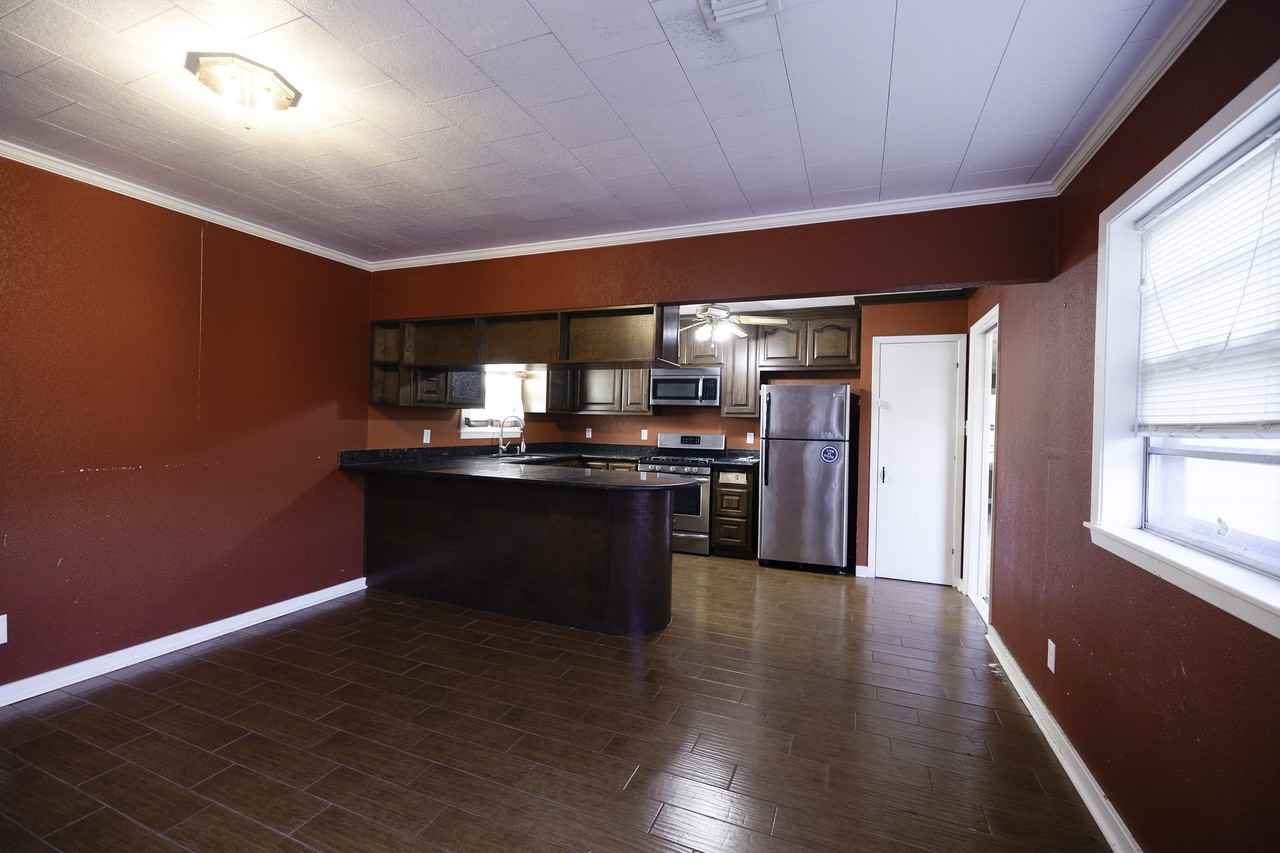 806 East Stone Street #1 - Photo 7 of 24