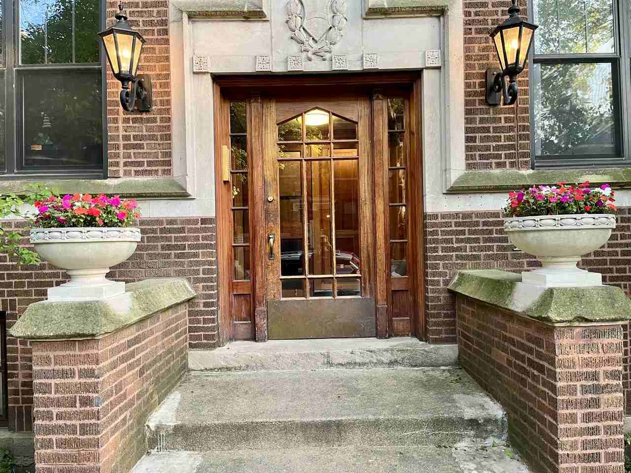 6554 North Glenwood Avenue - Photo 4 of 17