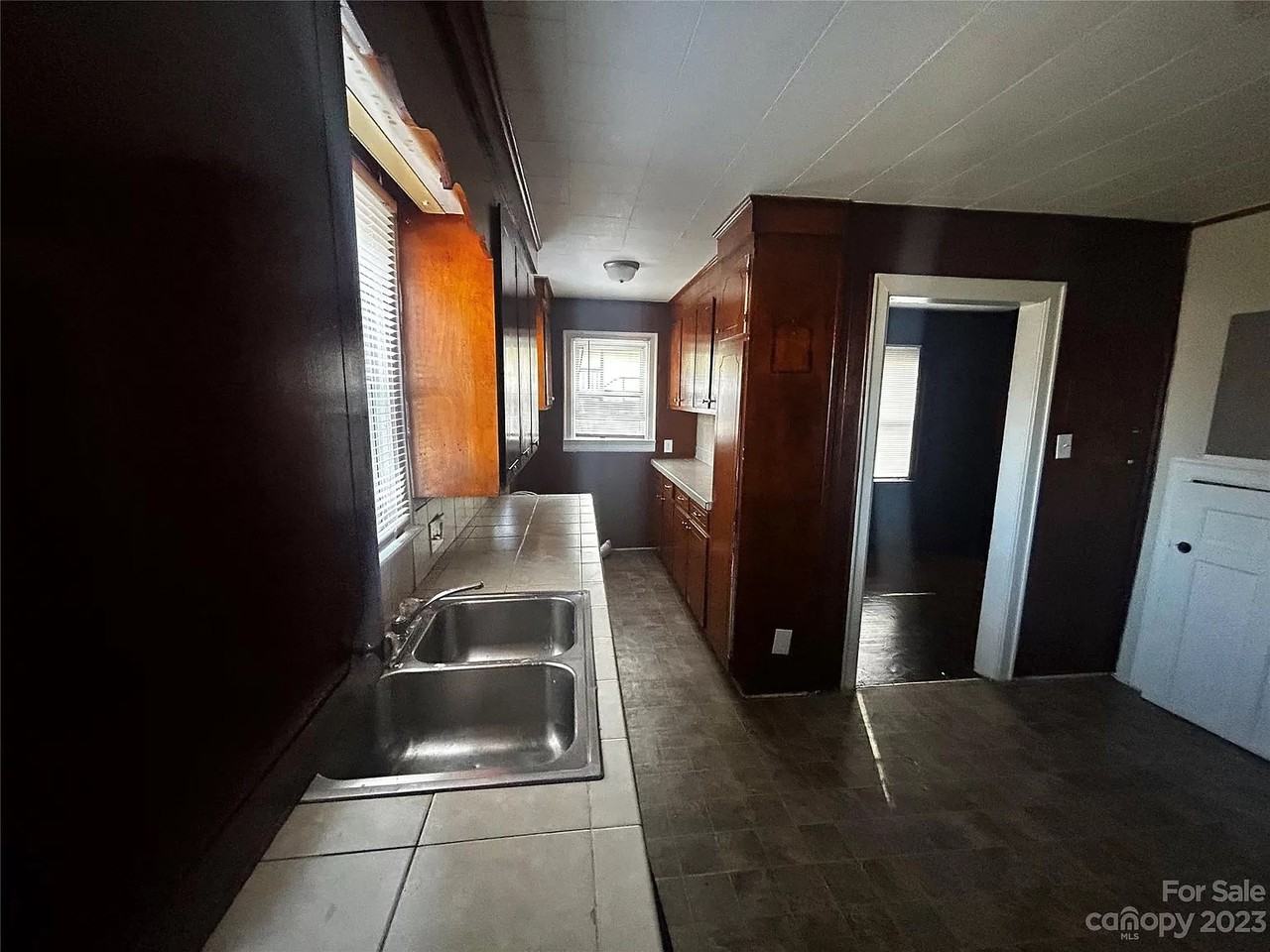 2517 Crispin Ave - Photo 4 of 17