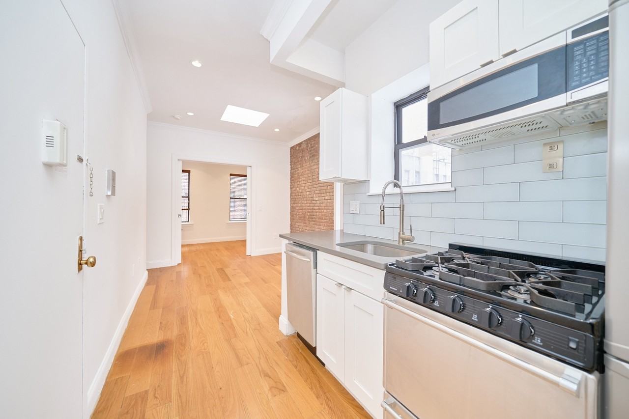 234 East 33rd Street #4C - Photo 2 of 5