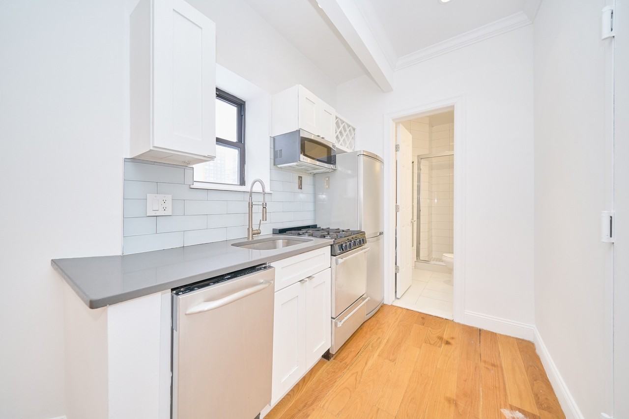 234 East 33rd Street #4C - Photo 3 of 5