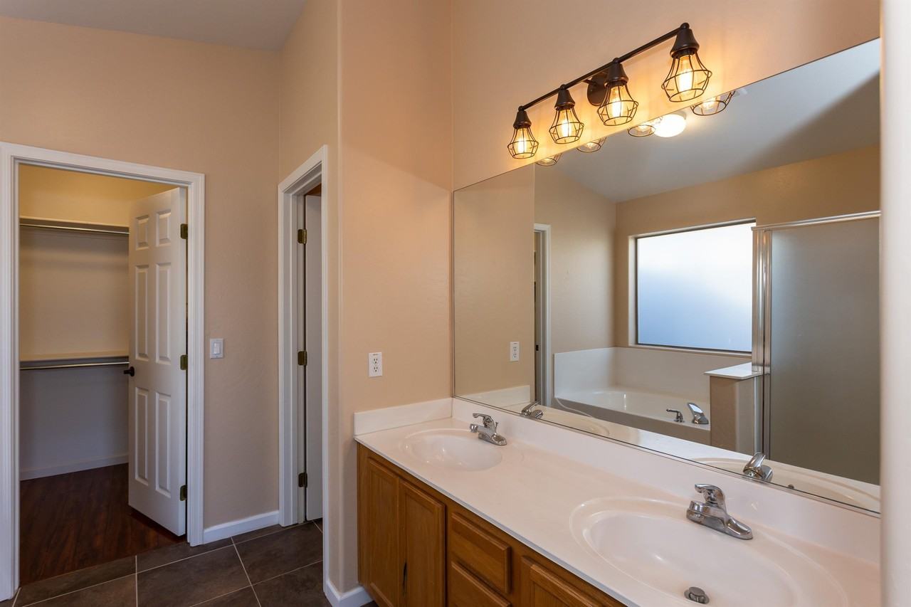 7402 E Plateau Ridge Rd - Photo 3 of 20