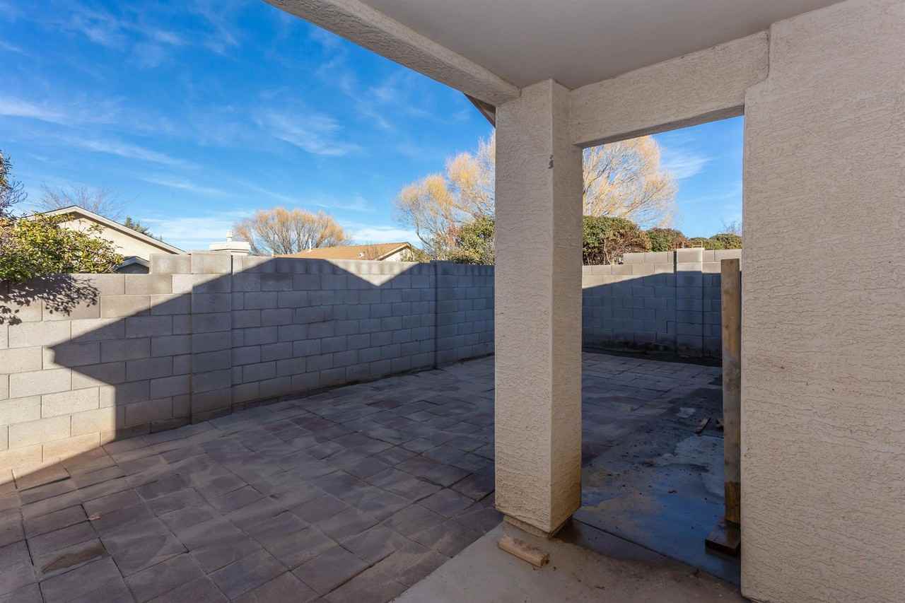 7402 E Plateau Ridge Rd - Photo 2 of 20