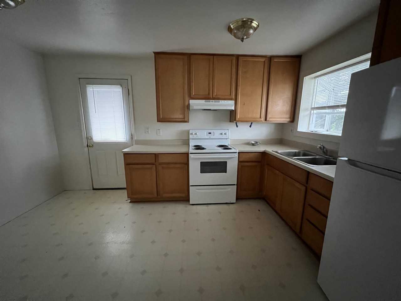 314 8th St - Photo 3 of 9